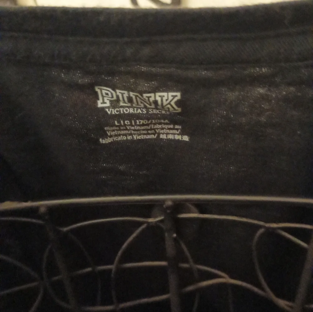PINK Victoria's Secret Black Graphic Top XL - Picture 5 of 5